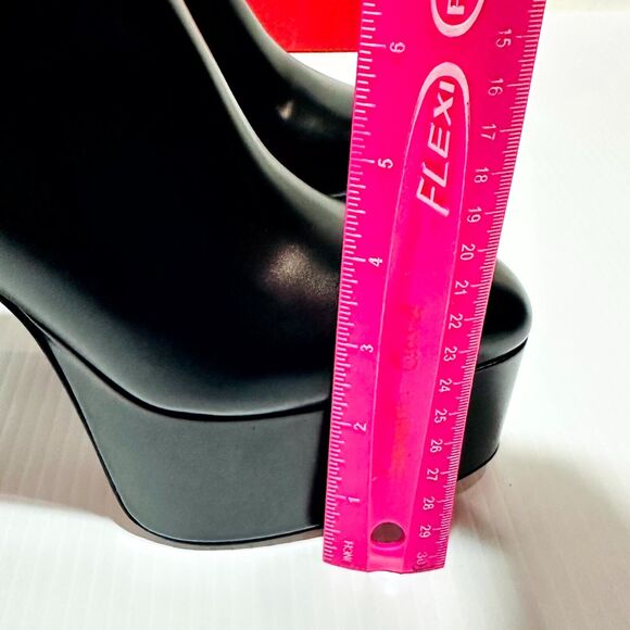 Valentino Garavani Tan-Go 37/ US 7 Platform Bootie Black Leather NIB $1,870 - Picture 9 of 16